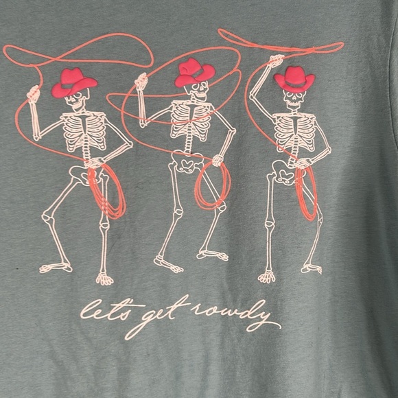 Zoe & Liv Green Skeleton Rodeo Cowgirl Print Short Sleeve T-Shirt Size XXL - Picture 2 of 4